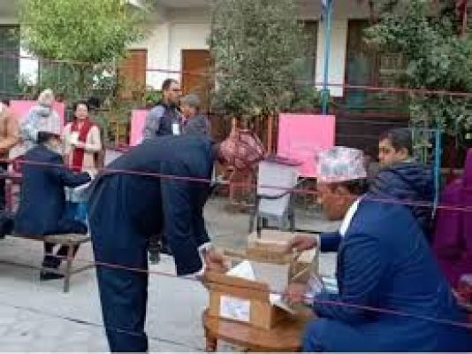 नेपाल: तीन संसदीय सीटों पर उप चुनाव को लेकर रस्साकशी शुरू