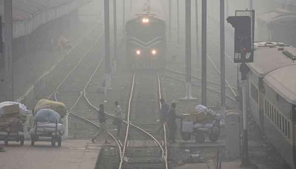 लाहौर में 'स्मॉग' से निपटने के लिए कृत्रिम बारिश कराएगी पाकिस्तान सरकार