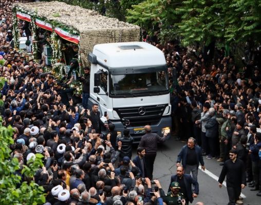ईरान के दिवंगत राष्ट्रपति रईसी के अंतिम दर्शन के लिए तबरेज में उमड़ा जनसैलाब
