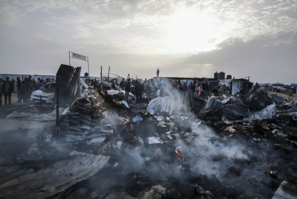 इजराइल के पश्चिमी रफाह पर हुए हमले में 45 विस्थापितों की मौत, नेतान्हू ने दुख जताया