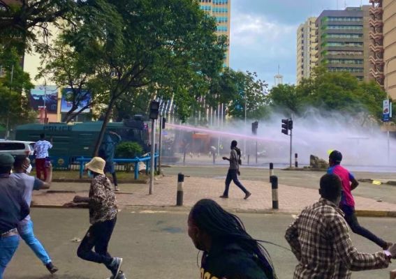 केन्या में नए कर कानून के खिलाफ नागरिक सड़कों पर, 39 की मौत