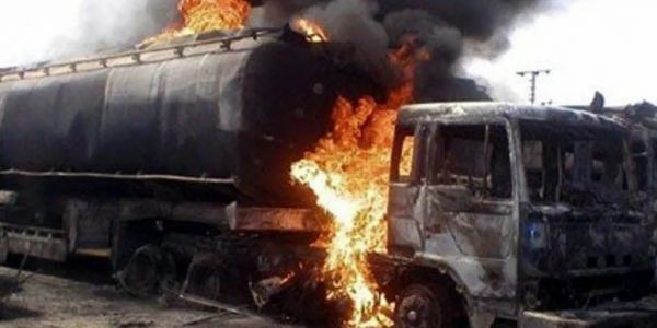 नाइजीरिया में पेट्रोल टैंकर में विस्फोट, 48 से ज्यादा लोगों की मौत