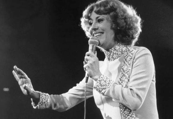 विश्व प्रसिद्ध गायिका कैटरिना वैलेंटे का 93 वर्ष की आयु में निधन