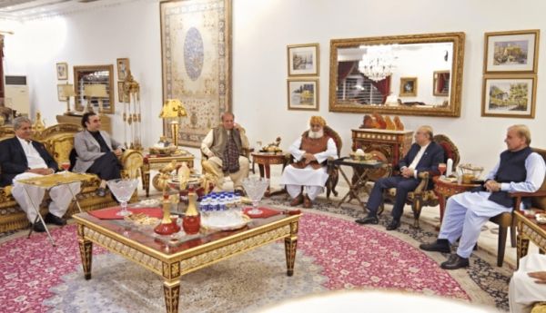 नवाज शरीफ ने न्यायिक सुधार पैकेज में सहयोग के लिए मना लिया मौलाना फजलुर रहमान को