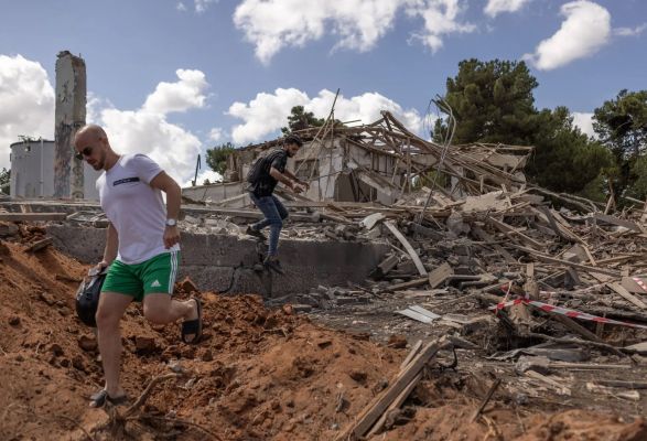 इजराइल की ईरान पर एयर स्ट्राइक से युद्ध छिड़ने आशंका बढ़ी