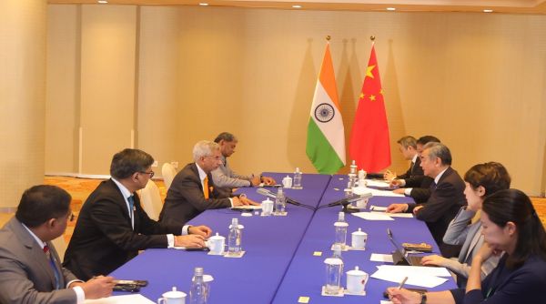 भारत-चीन के विदेशमंत्री मिले, टकराव वाले इलाकों से सैनिकों की वापसी प्रक्रिया की प्रगति की समीक्षा