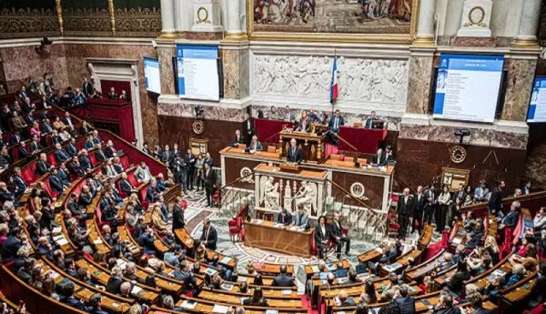 फ्रांस की मिशेल बार्नियर सरकार विश्वास मत में हारी, राष्ट्रपति आज संबोधित करेंगे राष्ट्र को 