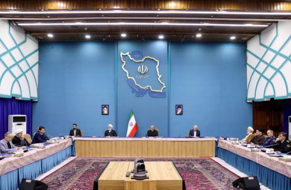 ईरान सरकार का बदल रहा रुख, नए हिजाब कानून पर रोक, व्हाट्सएप व गूगल प्ले से पाबंदी हटाई