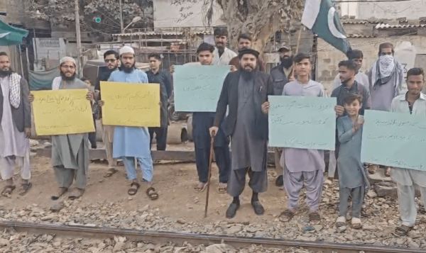 कराची में पुलिस ने प्रदर्शनकारियों पर किया बल प्रयोग, 11 घायल  