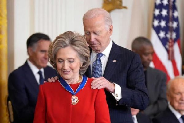 हिलेरी क्लिंटन समेत 19 अमेरिका के सर्वोच्च नागरिक सम्मान प्रेसिडेंशियल मेडल ऑफ फ्रीडम से अलंकृत