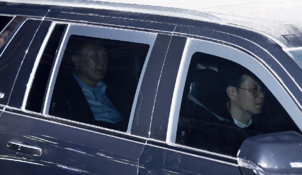 यओल की रात गुजरी सियोल डिटेंशन सेंटर में