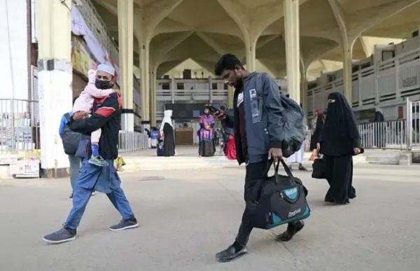 बांग्लादेश में देशव्यापी रेल हड़ताल से हजारों यात्री मझधार में, कई जगह ड्राइवर ट्रेन छोड़कर भागे 