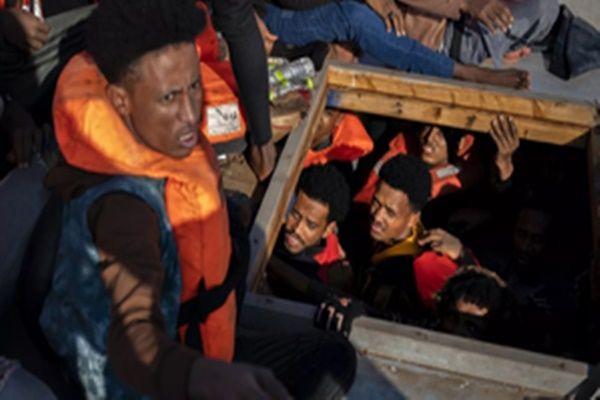 प्रवासी अधिकारों का सम्मान करने में नियोजित 'वापसी केन्द्रों' की भूमिका: यूरोपीय संघ एजेंसी