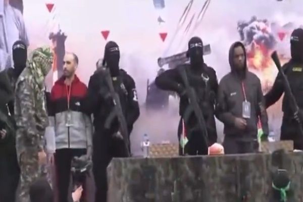 गाजा युद्धविराम समझौते के तहत हमास ने 5 इज़रायली बंधकों को रिहा किया