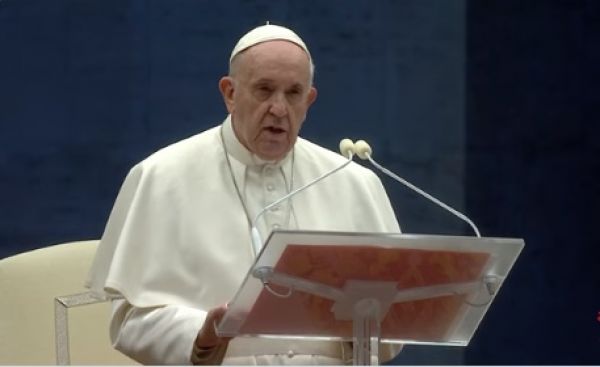 सांस संबंधी समस्या के बाद पोप फ्रांसिस की हालत गंभीर