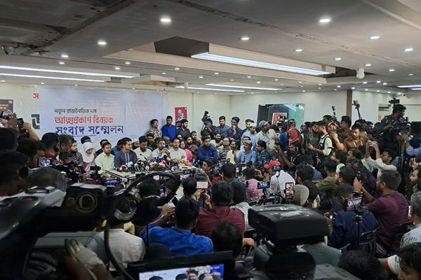 बांग्लादेशी छात्र आंदोलन के नेता 28 फरवरी को ढाका में नई राजनीतिक पार्टी का गठन करेंगे