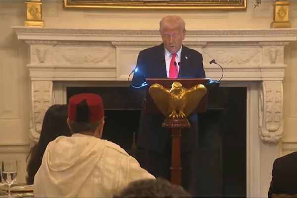 राष्ट्रपति ट्रम्प ने व्हाइट हाउस में इफ्तार रात्रिभोज में हिस्सा लिया
