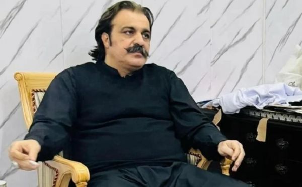   लाहौर पुलिस पर हमले के मामले में खैबर पख्तूनख्वा के मुख्यमंत्री अली अमीन गंडापुर के खिलाफ गैर-जमानती वारंट जारी