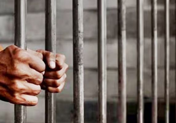  संयुक्त अरब अमीरात में भारतीय उद्यमी को झूठे केस में गिरफ्तार कराया, तीन लोगों को सजा