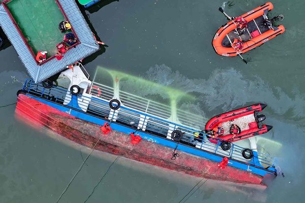 चीन के गुइझोउ में नाव दुर्घटना, 10 की मौत और एक लापता