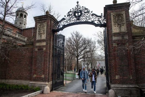 हार्वर्ड विवि में अब नहीं पढ़ सकेंगे विदेशी छात्र, ट्रंप प्रशासन ने प्रवेश देने का अधिकार छीना