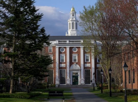 अमेरिकी अदालत ने हार्वर्ड के अंतरराष्ट्रीय छात्र नामांकन पर ट्रम्प प्रशासन के आदेश पर लगाई अस्थायी रोक