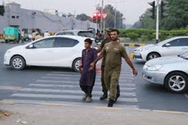 लाहौर हाईकोर्ट ने भिखारी माफिया पर सख्ती के निर्देश दिए, मोबाइल ऐप विकसित करने का आदेश