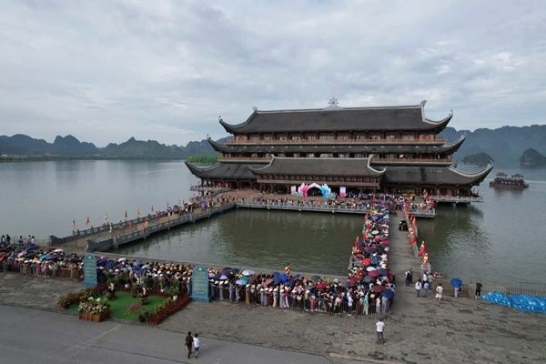  वियतनाम में बुद्ध के पवित्र अवशेषों को श्रद्धांजलि, 1.78 करोड़ से अधिक श्रद्धालुओं ने दिखाया एकता और आस्था का अद्वितीय प्रदर्शन