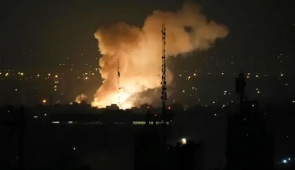 इजराइल का ईरान के कोम शहर पर हमला, यहीं पर है उसका फोर्डो ईंधन संवर्धन संयंत्र, आवासीय इमारत में लगी आग, दो की मौत