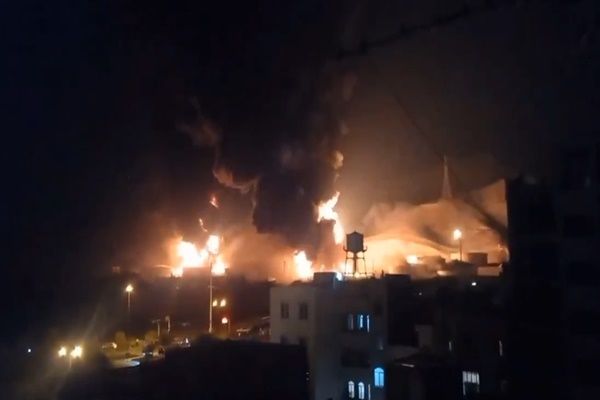 ईरान-इजरायल तनाव चरम पर: मिसाइल हमले, होर्मुज बंद होने की चेतावनी, वैश्विक ऊर्जा सुरक्षा पर खतरा