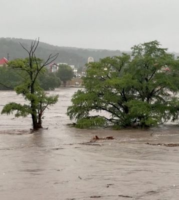 टेक्सास में भीषण बाढ़ से 24 की मौत, दर्जनों लापता — राहत और बचाव कार्य जारी