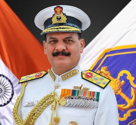  कोलंबो में भारतीय नौसेना प्रमुख की श्रीलंका के सैन्य नेतृत्व से उच्चस्तरीय बातचीत