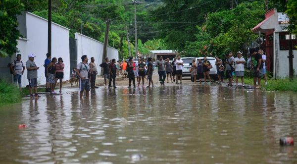 मेक्सिको में भीषण बाढ़ और भूस्खलन से 27 लोगों की मौत, हजारों लोग बेघर