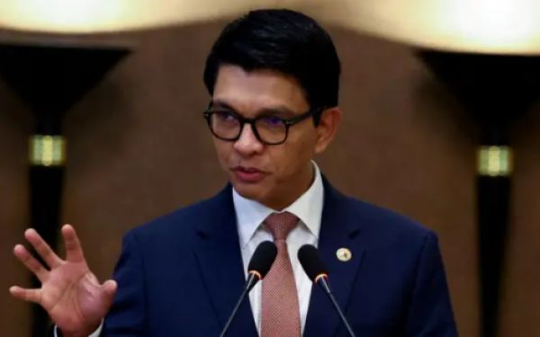  विरोध प्रदर्शनों और सैन्य संकट के बीच मेडागास्कर के राष्ट्रपति ने संसद भंग की, चुनाव की घोषणा