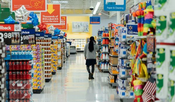  सर्वेक्षण में खुलासा: ट्रंप की टैरिफ नीति से बढ़ी अमेरिकियों की जेब पर मार