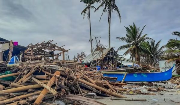  मध्य वियतनाम में तूफ़ान ‘कालमेगी’ से पाँच की मौत, सैकड़ों घर क्षतिग्रस्त और हवाई सेवाएँ प्रभावित