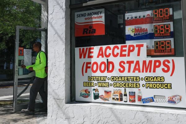 अमेरिकी सुप्रीम कोर्ट ने ट्रंप प्रशासन को पूरक पोषण सहायता कार्यक्रम में अस्थायी कटौती करने की अनुमति दी