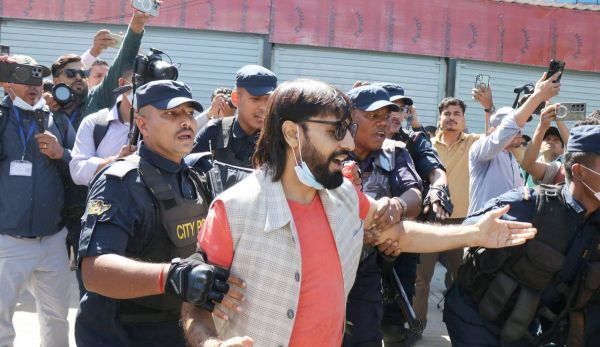 नेपाल में जेन जी समूह ने गृहमंत्री से मांगा इस्तीफा, अरेस्ट मी कैंपेन चलाने की धमकी