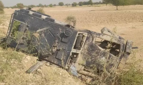  पाकिस्तान के खैबर पख्तूनख्वा में पुलिस वैन पर बम से हमला, दो की मौत, चार घायल