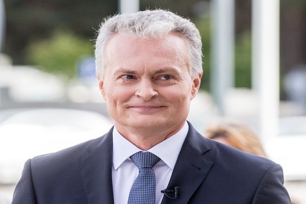 लिथुआनिया में जन्म दर बढ़ाने हेतु कर छूट और सामाजिक लाभों का प्रस्ताव