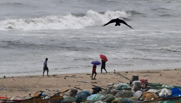 चक्रवाती तूफान दित्वा की वजह से पुडुचेरी में आज बारिश की चेतावनी, स्कूलों में छुट्टी, तमिलनाडु में जनजीवन प्रभावित