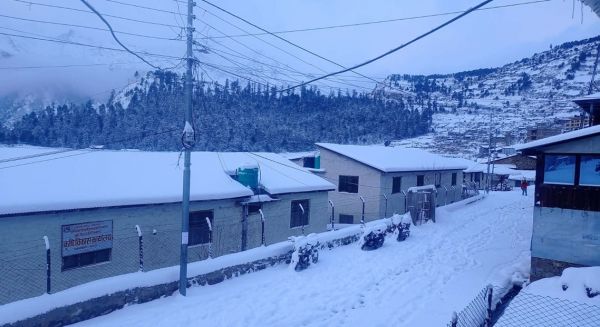 नेपाल के हिमाली और उच्च पहाड़ी क्षेत्र में हुए भारी बर्फबारी से चुनाव प्रचार बाधित, जनजीवन पर असर