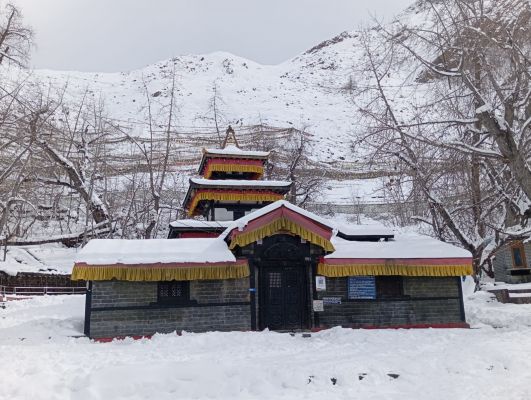 भारी बर्फबारी के कारण नेपाल का मुक्तिनाथ मंदिर क्षेत्र बंद किया गया