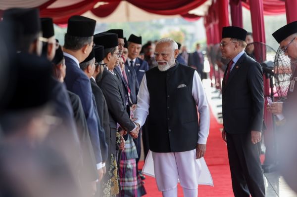 मलेशिया दौरे पर पहुंचे प्रधानमंत्री मोदी का पर्दाना पुत्र भवन में औपचारिक स्वागत, द्विपक्षीय वार्ता शुरू