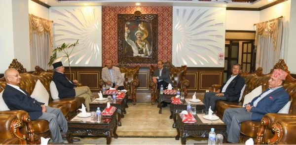 नेपाली सेना के प्रधान सेनापति ने देश की मौजूदा स्थिति पर पूर्व सेनाध्यक्षों से चर्चा की