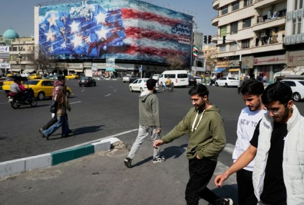 ट्रंप की धमकी से ईरान घबराया, युवाओं से बिजली संयंत्रों के चारों ओर मानव शृंखला बनाने का आह्वान