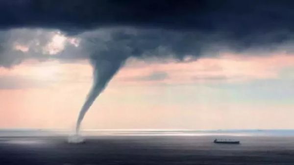 टेक्सास में भीषण तूफान ने तबाही मचा दी।