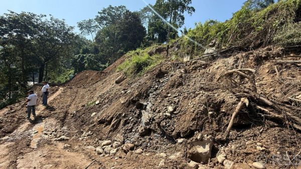 बारिश और भूस्खलन से नेपाल के तीन राजमार्ग अवरुद्ध