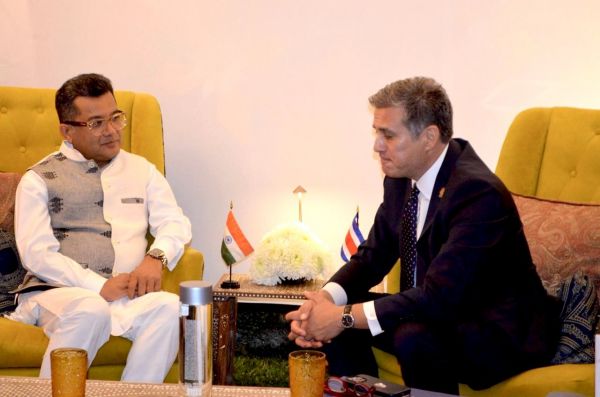 मोस पाबित्रा मार्गेरिटा ने कोस्टा रिका के विदेश मंत्री मैनुअल टोवर के साथ द्विपक्षीय वार्ता की और मजबूत साझेदारी की पुष्टि की।