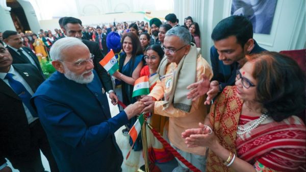 प्रधानमंत्री मोदी ने रोम में गर्मजोशी से स्वागत के लिए भारतीय समुदाय को धन्यवाद दिया और भारत-इटली के बढ़ते संबंधों पर प्रकाश डाला।